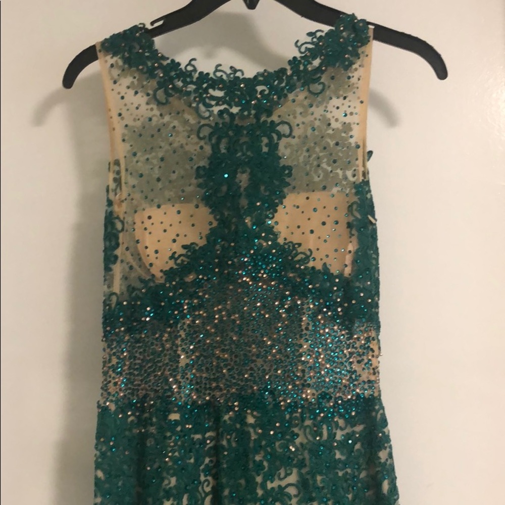 PROM DRESS 💚 - Picture 4 of 5